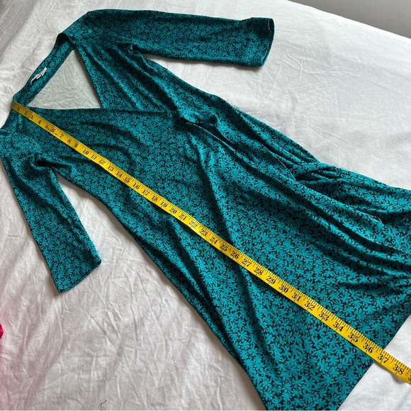 DVF Blue Floral Silk Wrap Dress Size 0 - Picture 9 of 13